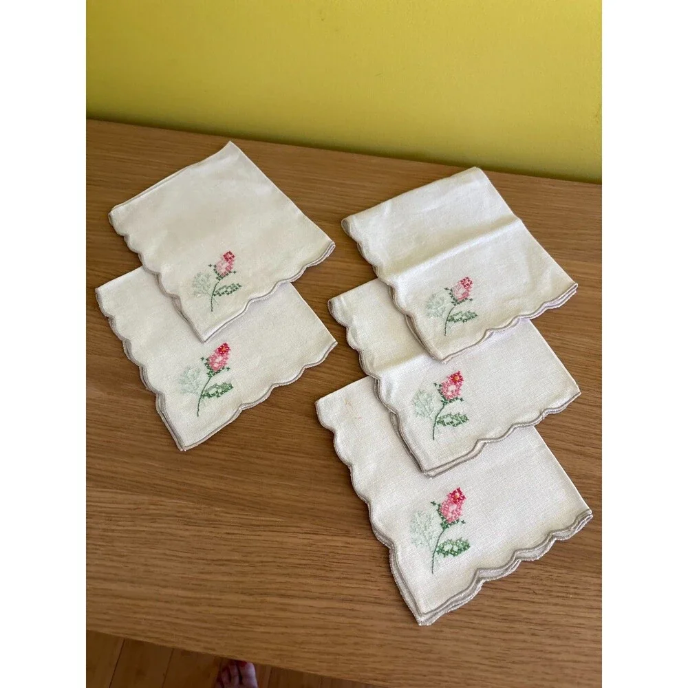 Set of 5 Vtg Hand Embroidered Pink Rosebud Linen Cotton Napkins 11x13